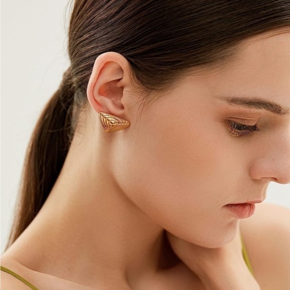 Gold 18k Gold Plated Triangle Stud Earrings - Picture 2 of 3